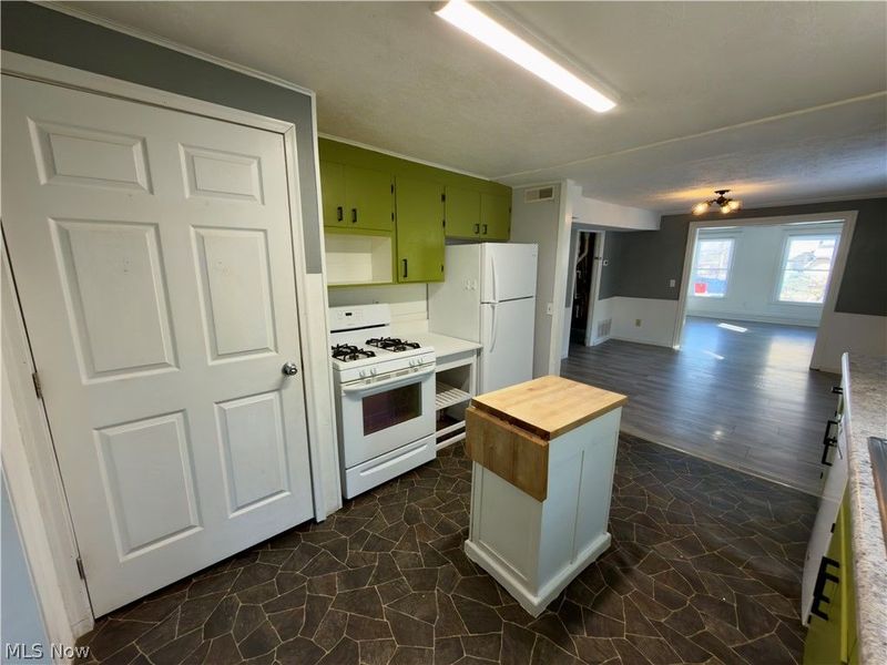 142 Beaver Court, Amherst, OH 44001 Photo 12