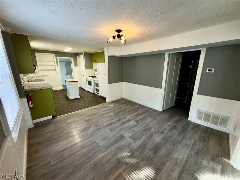 142 Beaver Court, Amherst, OH 44001 Photo 6