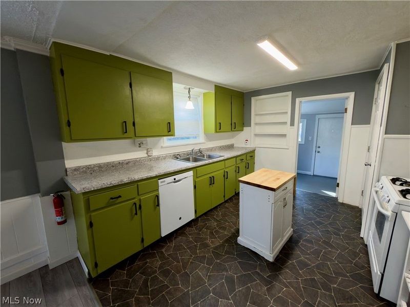 142 Beaver Court, Amherst, OH 44001 Photo 8