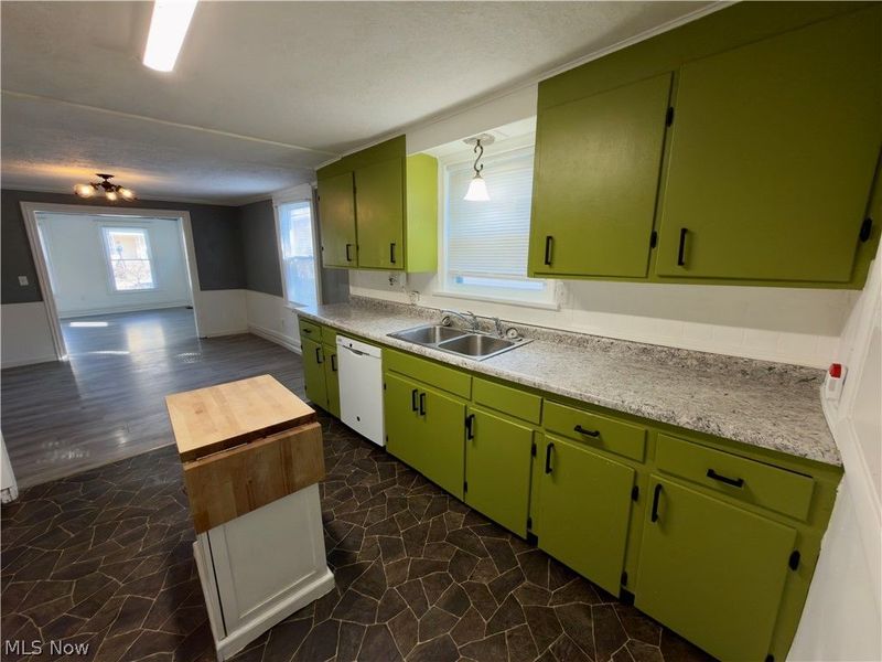 142 Beaver Court, Amherst, OH 44001 Photo 9