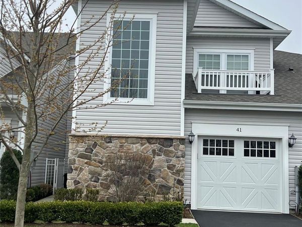 41 Greentree Court, Shirley, NY 11967
