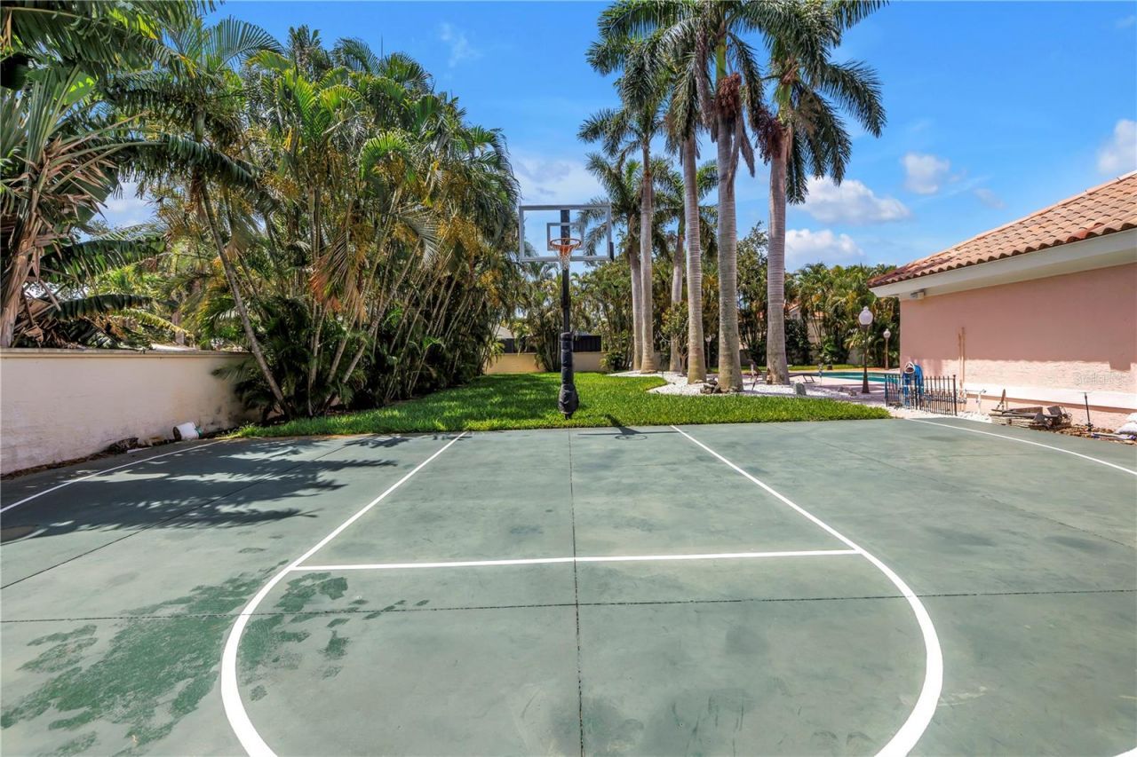 4930 Sandpiper Lane S, Saint Petersburg, FL 33711 Photo