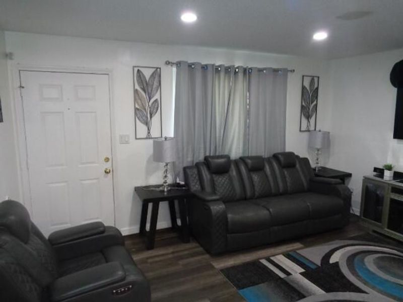 4560 Stonehedge Road , Columbus, OH 43231 Photo 5