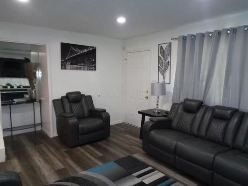 4560 Stonehedge Road , Columbus, OH 43231 Photo 6