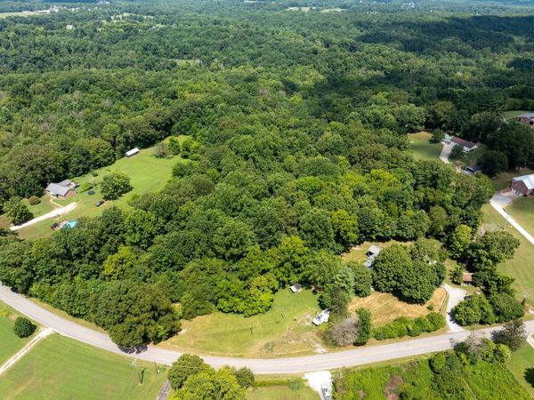 1374 Deal Rd , Burns, TN 37029