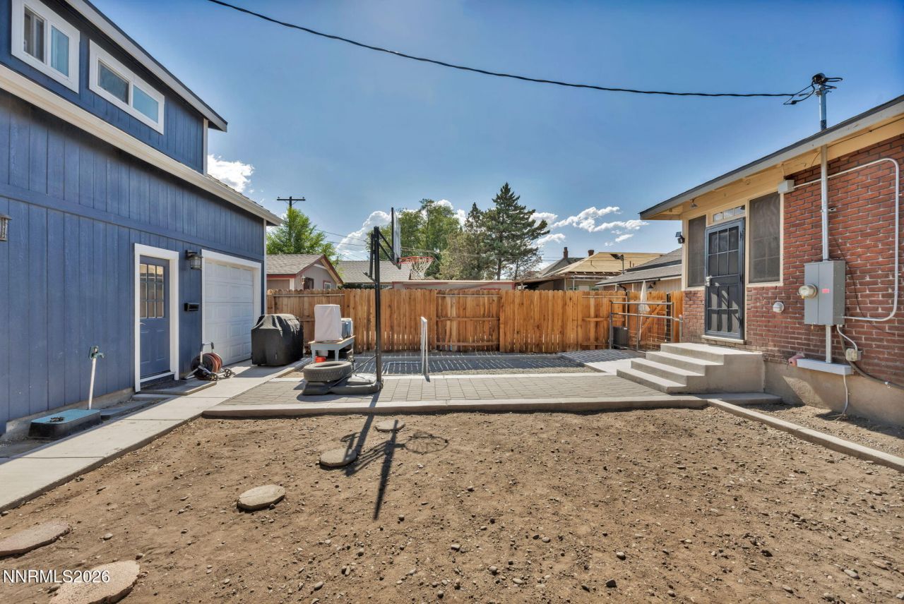 911 F Street, Sparks, NV 89431 Photo