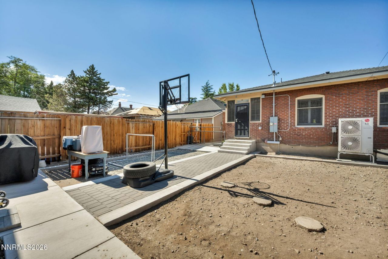 911 F Street, Sparks, NV 89431 Photo