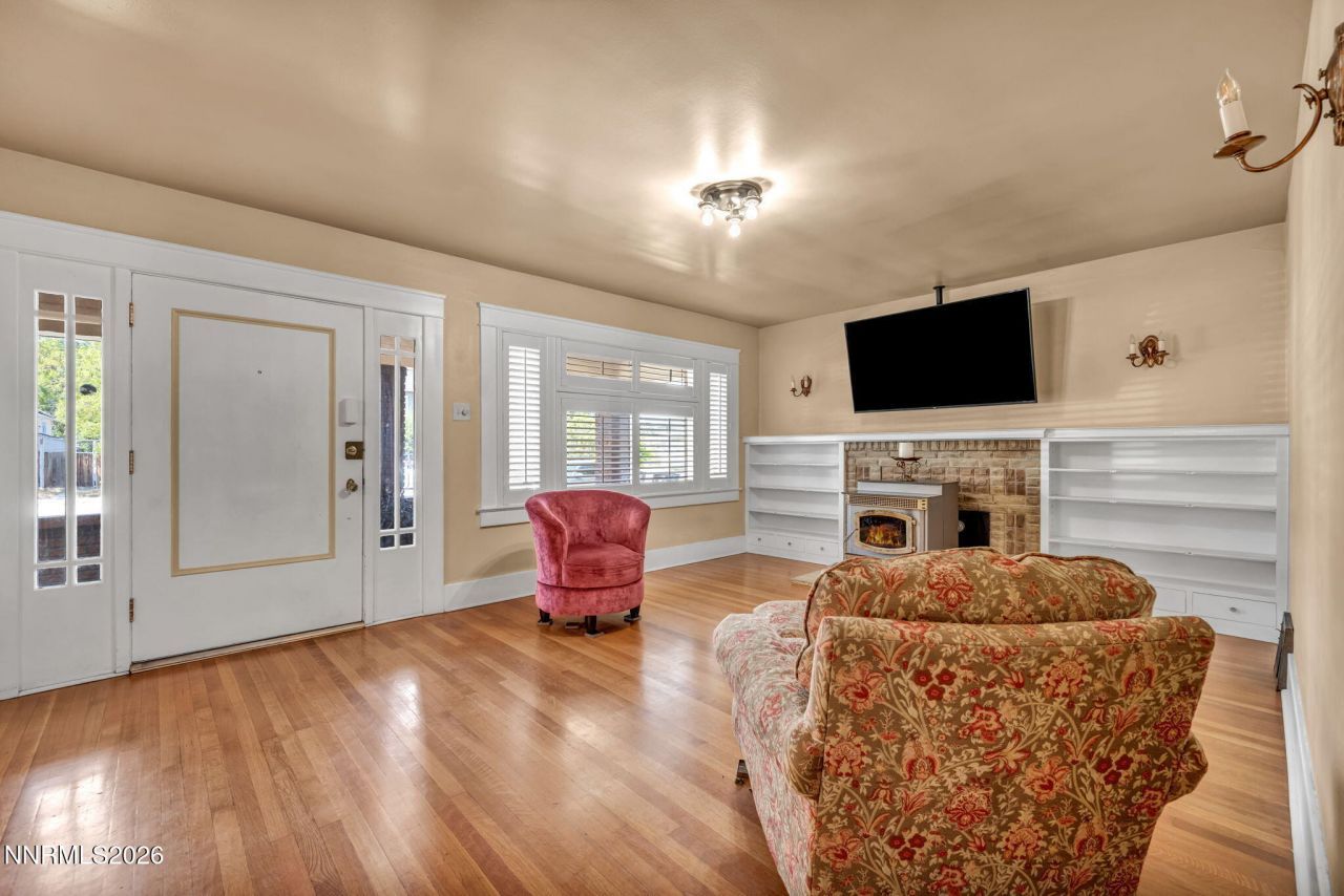 911 F Street, Sparks, NV 89431 Photo