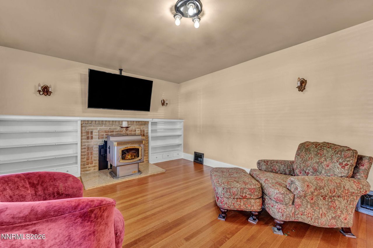 911 F Street, Sparks, NV 89431 Photo