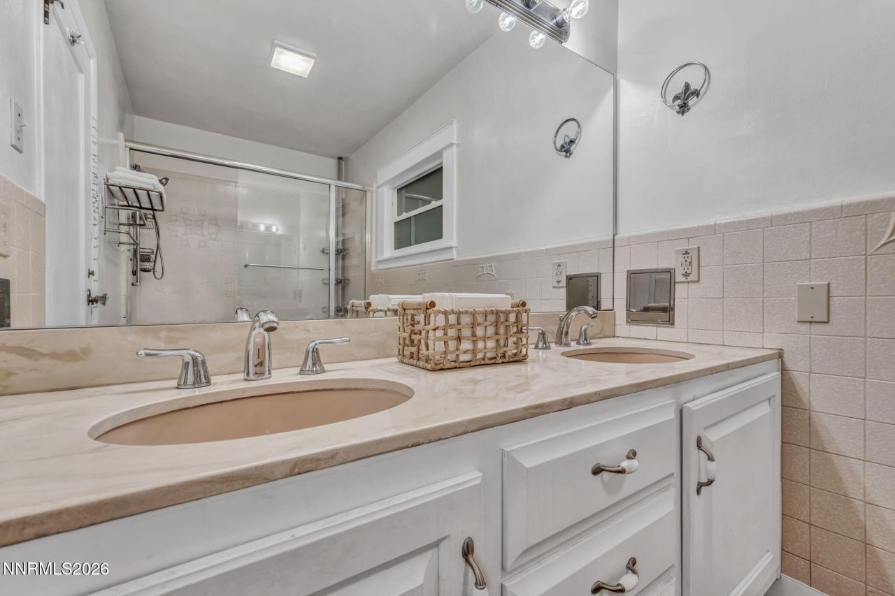 911 F Street, Sparks, NV 89431 Photo