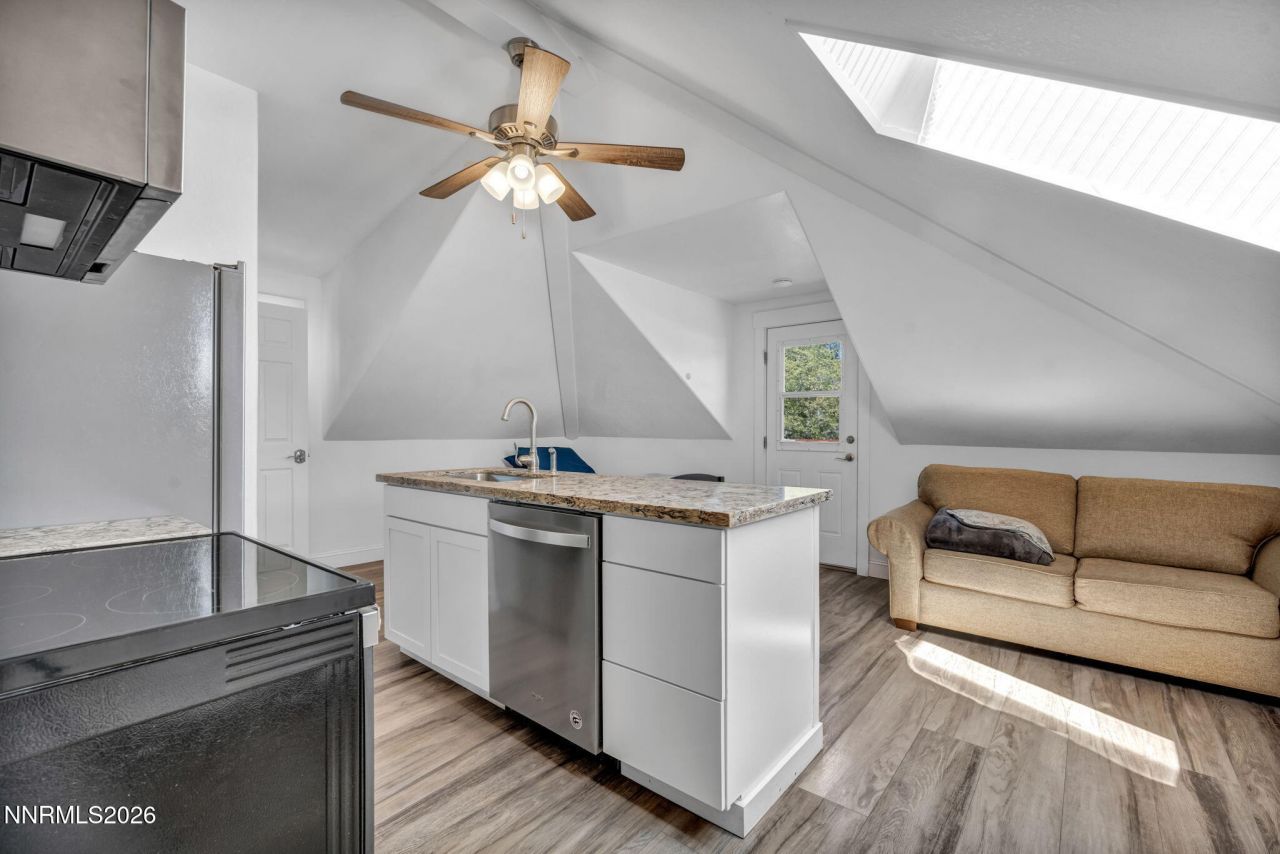 911 F Street, Sparks, NV 89431 Photo