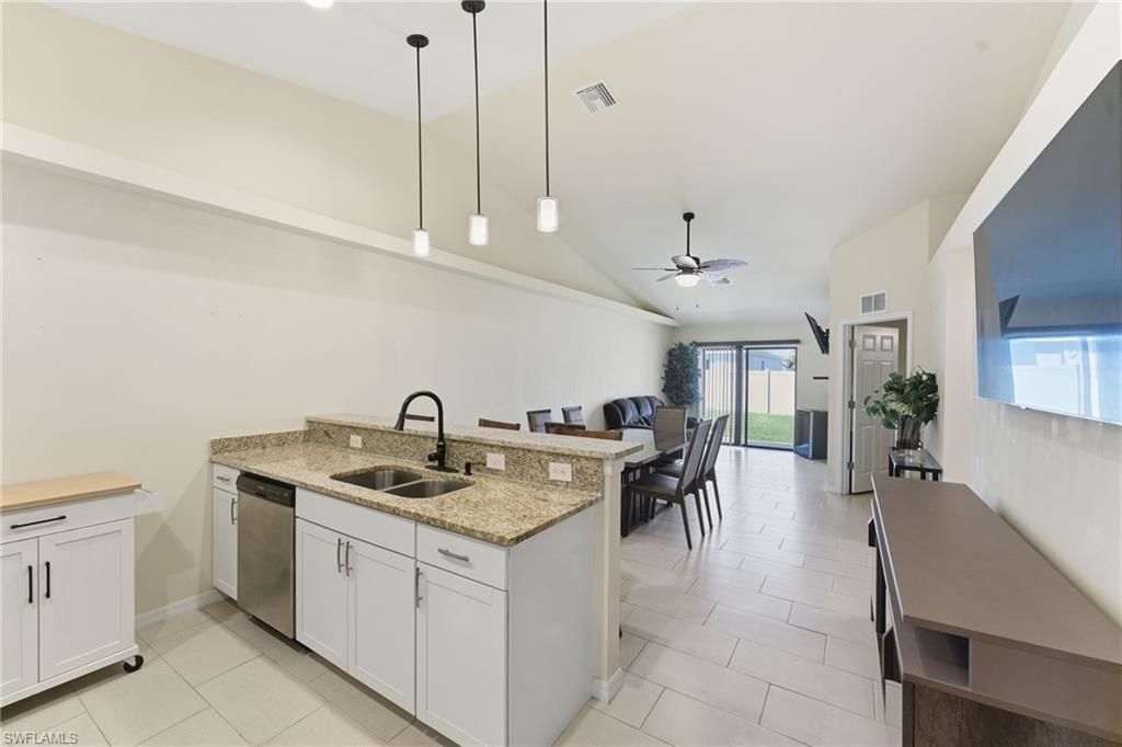 526-528 SE 5th Pl, Cape Coral, FL 33990 Photo