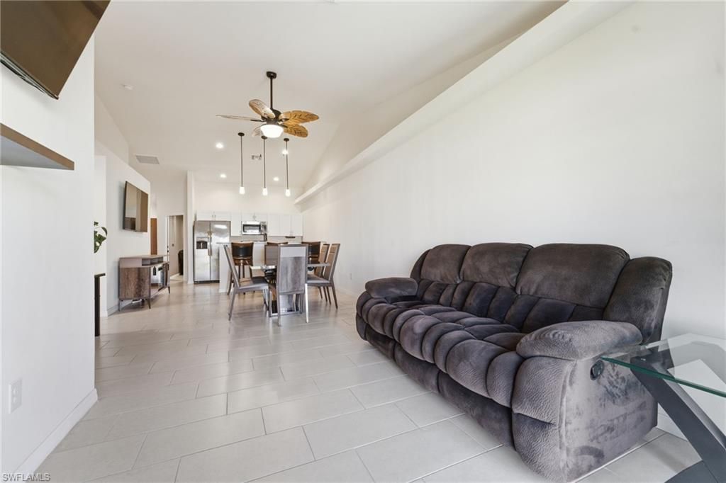 526-528 SE 5th Pl, Cape Coral, FL 33990 Photo