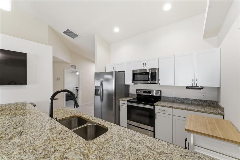 526-528 SE 5th Pl, Cape Coral, FL 33990 Photo