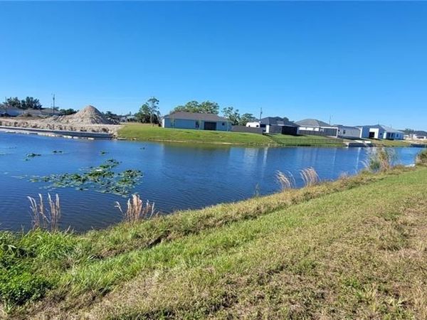 542 NE 5th PL, CAPE CORAL, FL 33909