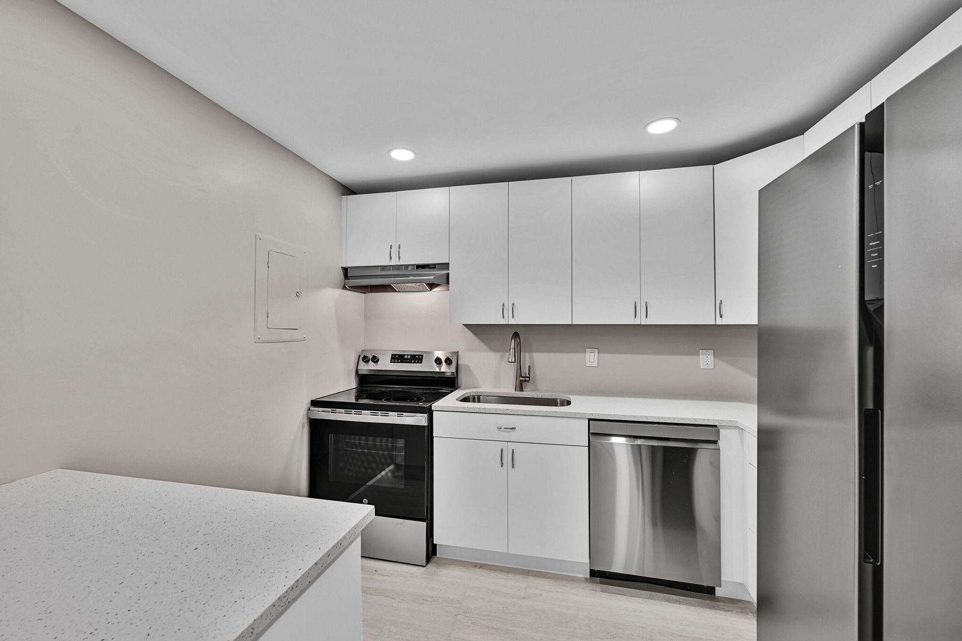 7000 NW 17th Street, Unit 420, Plantation, FL 33313 Photo