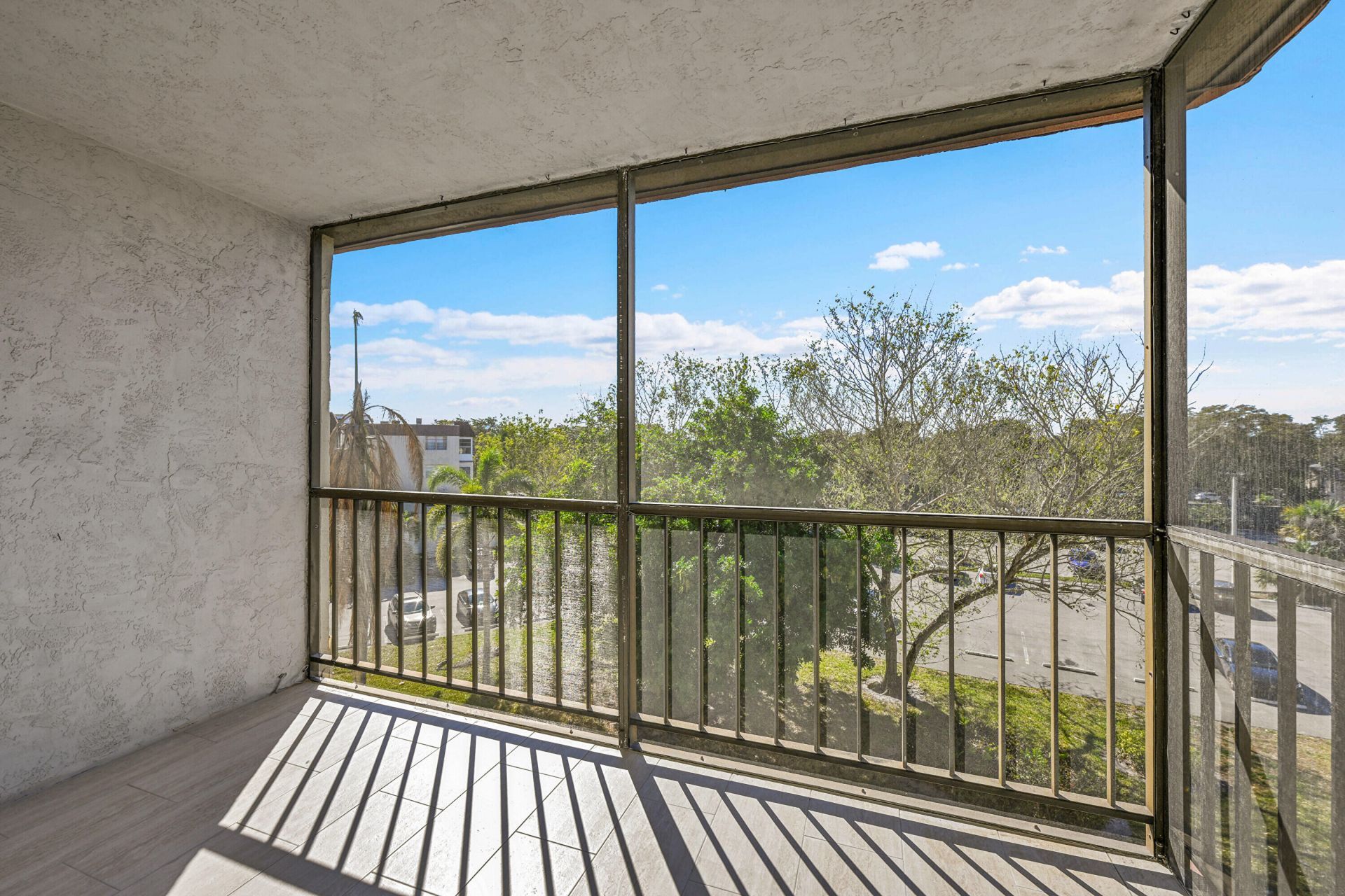 7000 NW 17th Street, Unit 420, Plantation, FL 33313 Photo