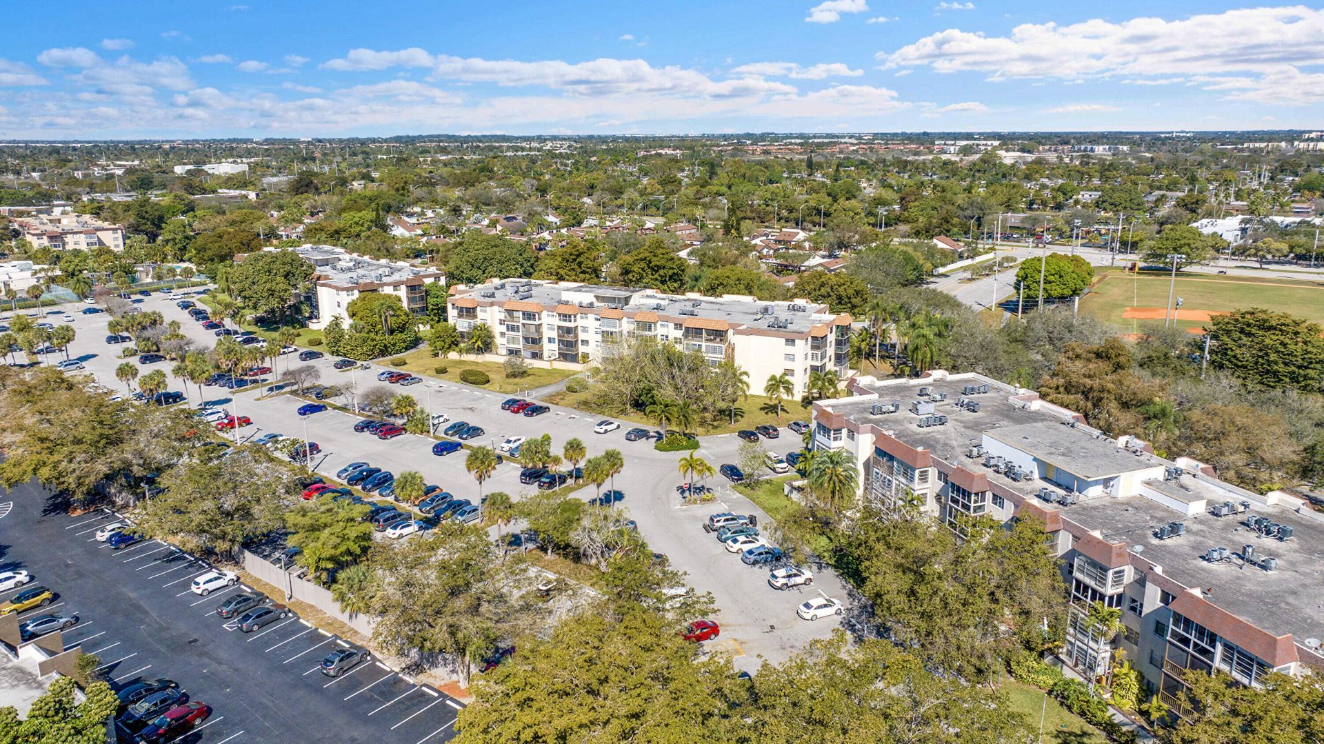 7000 NW 17th Street, Unit 420, Plantation, FL 33313 Photo