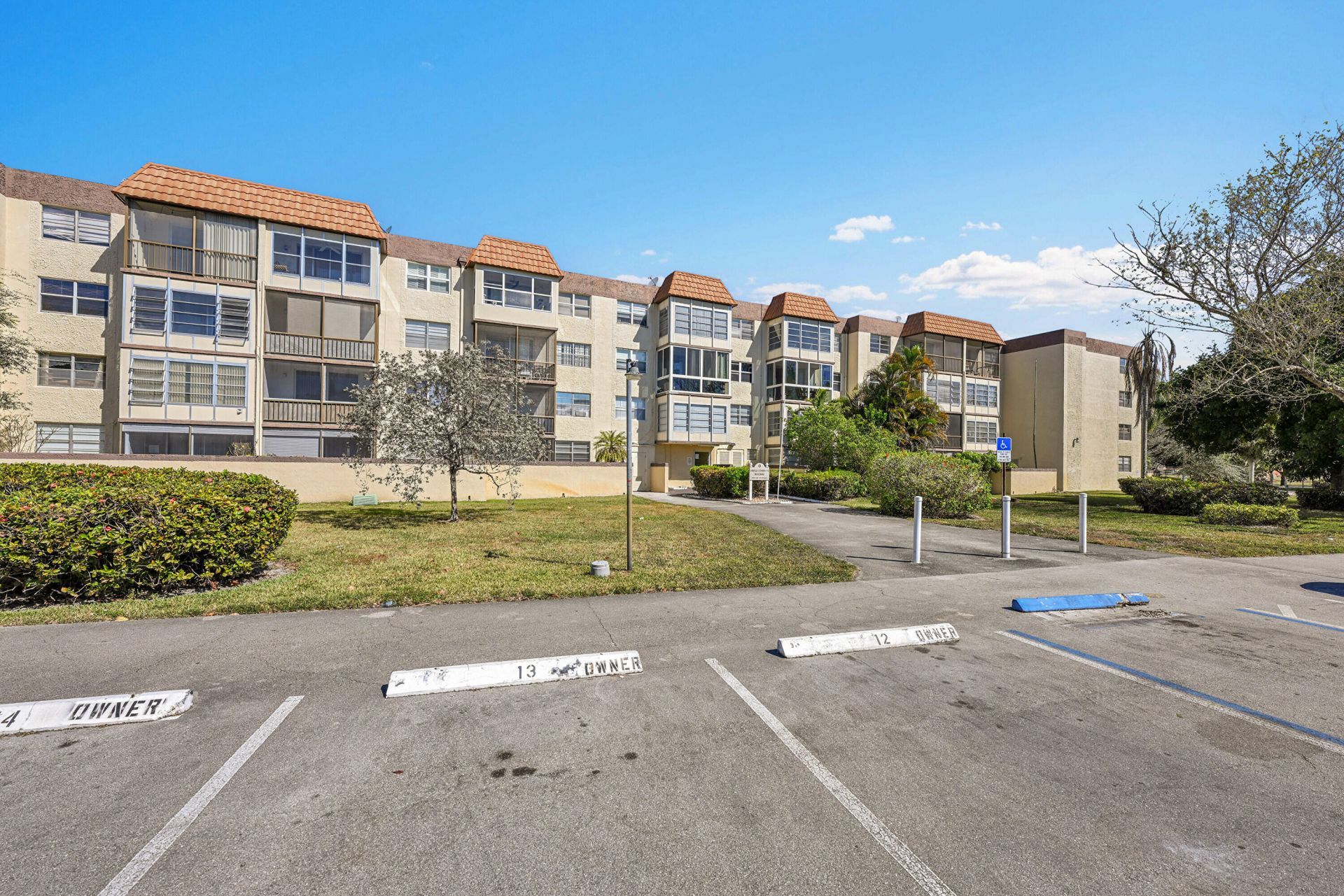 7000 NW 17th Street, Unit 420, Plantation, FL 33313 Photo