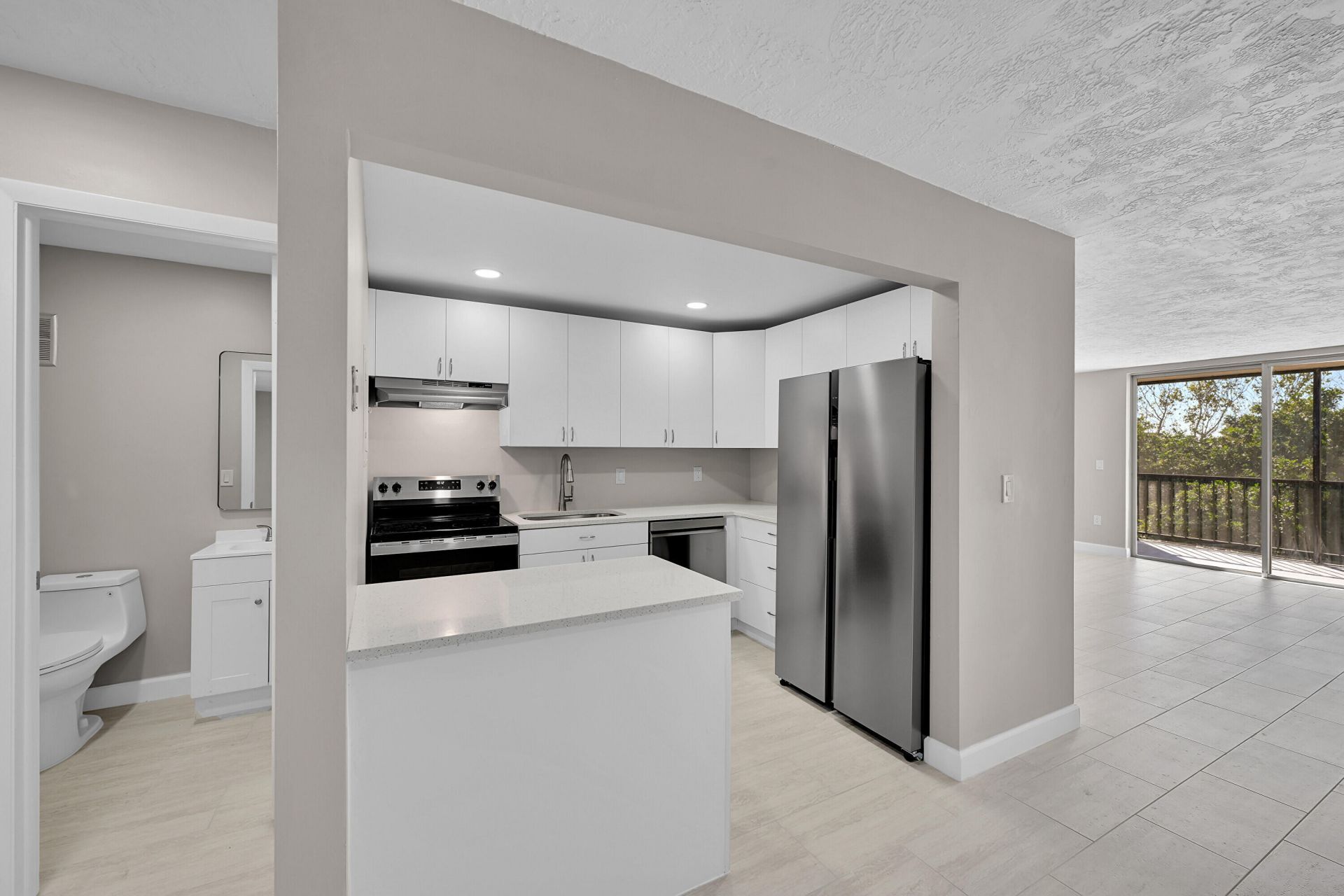 7000 NW 17th Street, Unit 420, Plantation, FL 33313 Photo