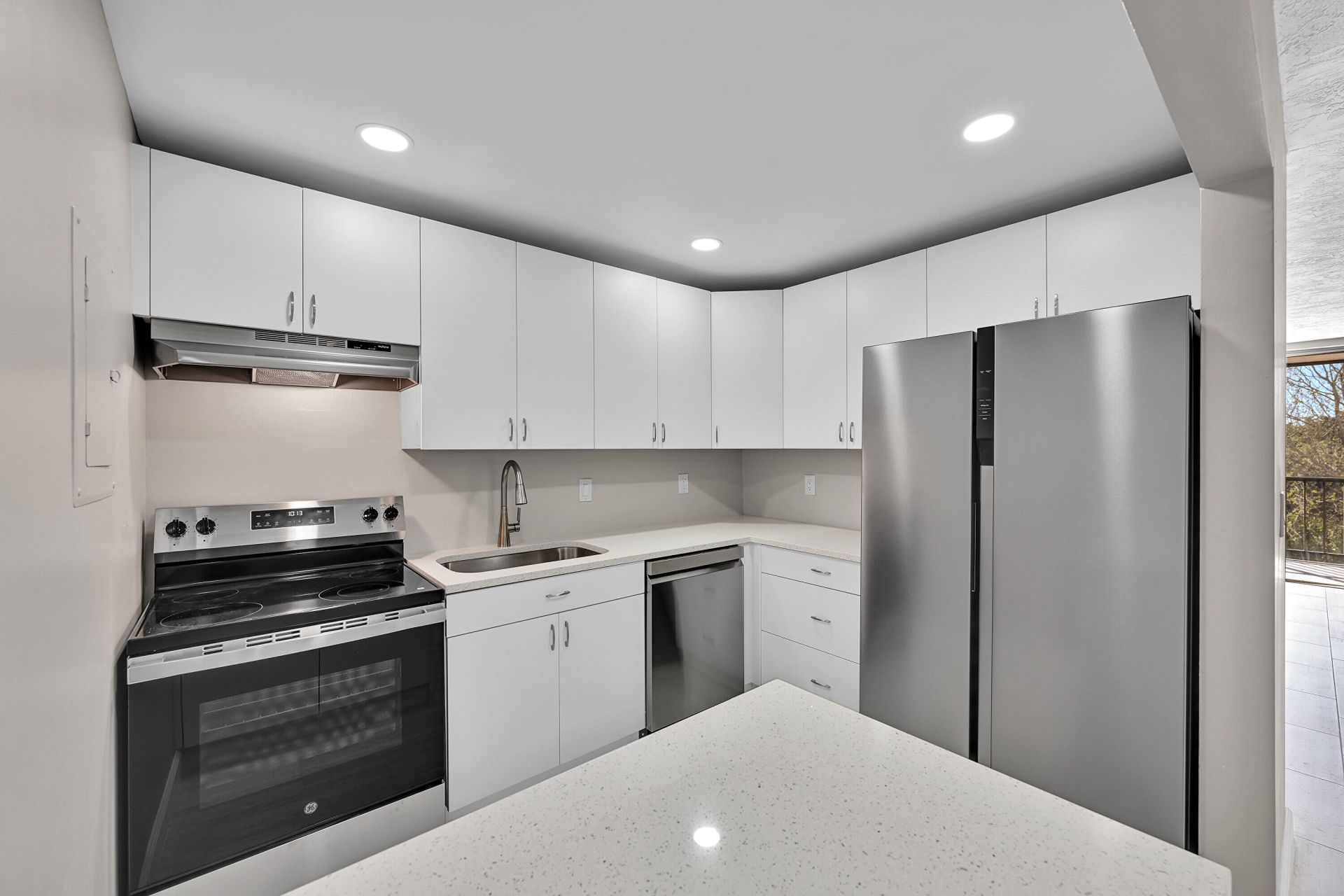 7000 NW 17th Street, Unit 420, Plantation, FL 33313 Photo