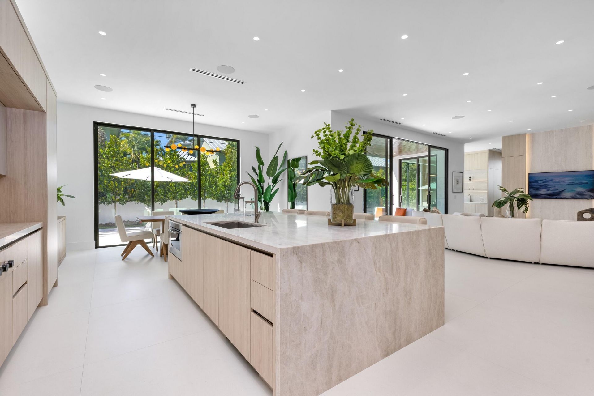 1051 NE 2nd Terrace, Boca Raton, FL 33432 Photo