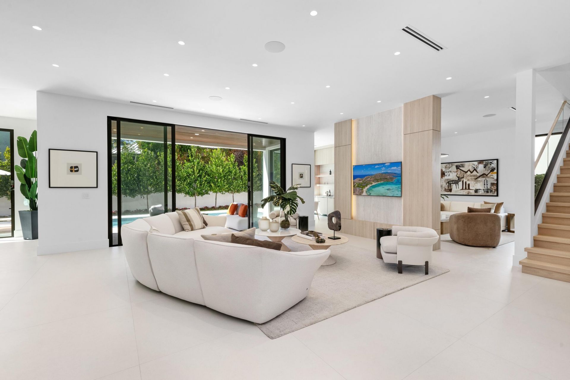 1051 NE 2nd Terrace, Boca Raton, FL 33432 Photo