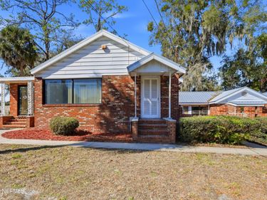 2400 CRILL Avenue, Palatka, FL 32177