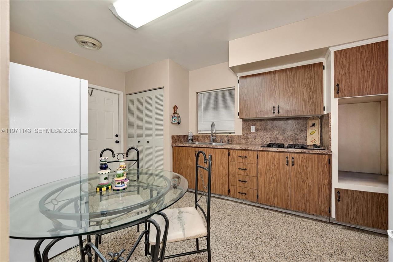 11300 NW 62nd Ave, Hialeah, FL 33012 Photo