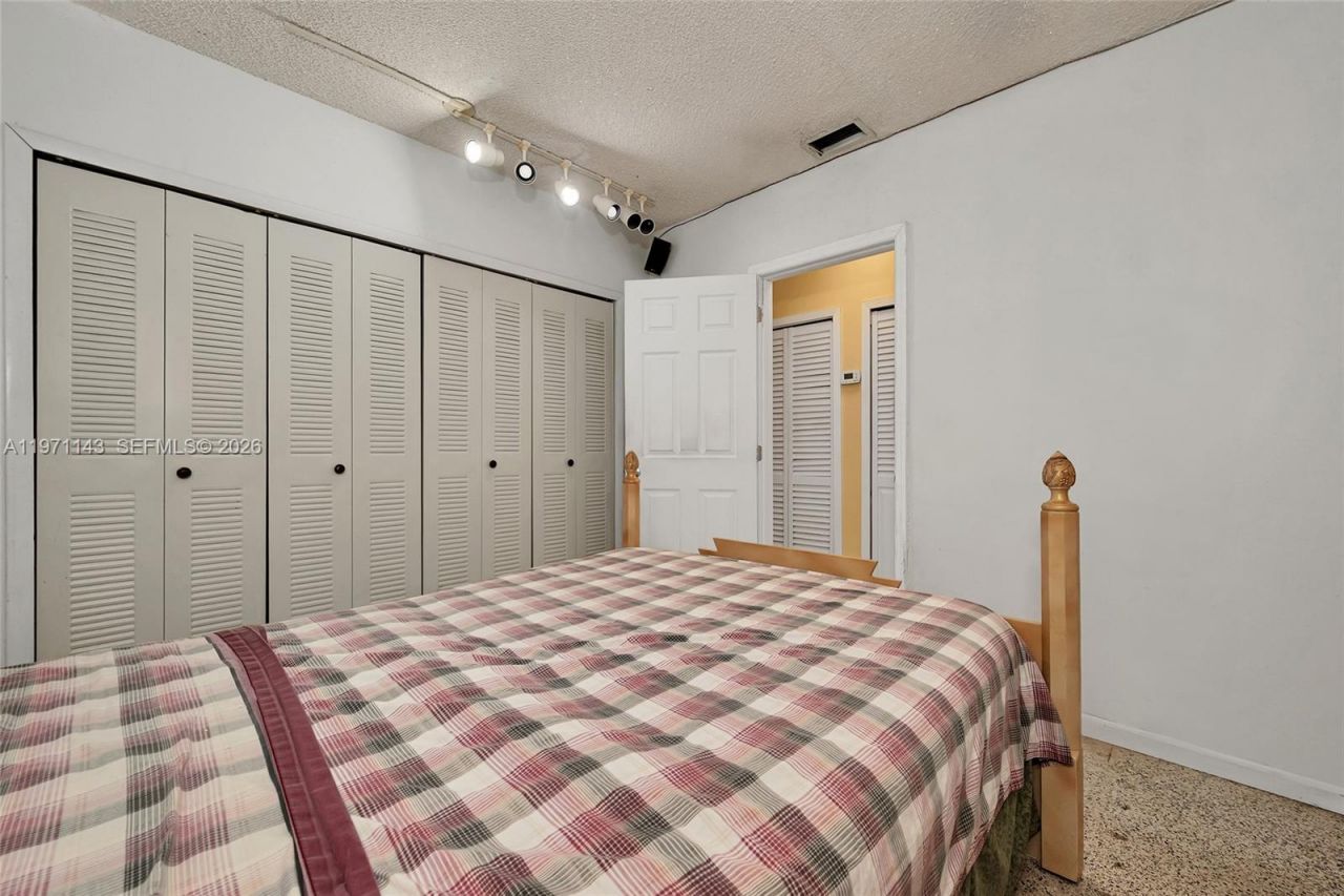 11300 NW 62nd Ave, Hialeah, FL 33012 Photo