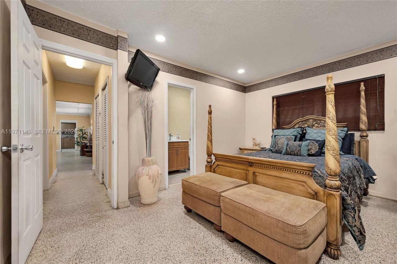 11300 NW 62nd Ave, Hialeah, FL 33012 Photo