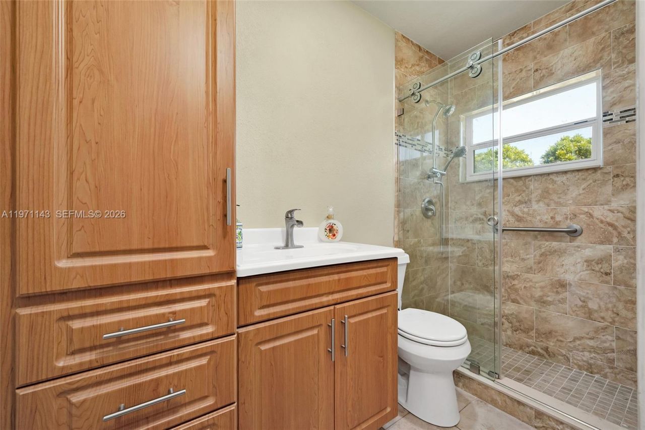 11300 NW 62nd Ave, Hialeah, FL 33012 Photo