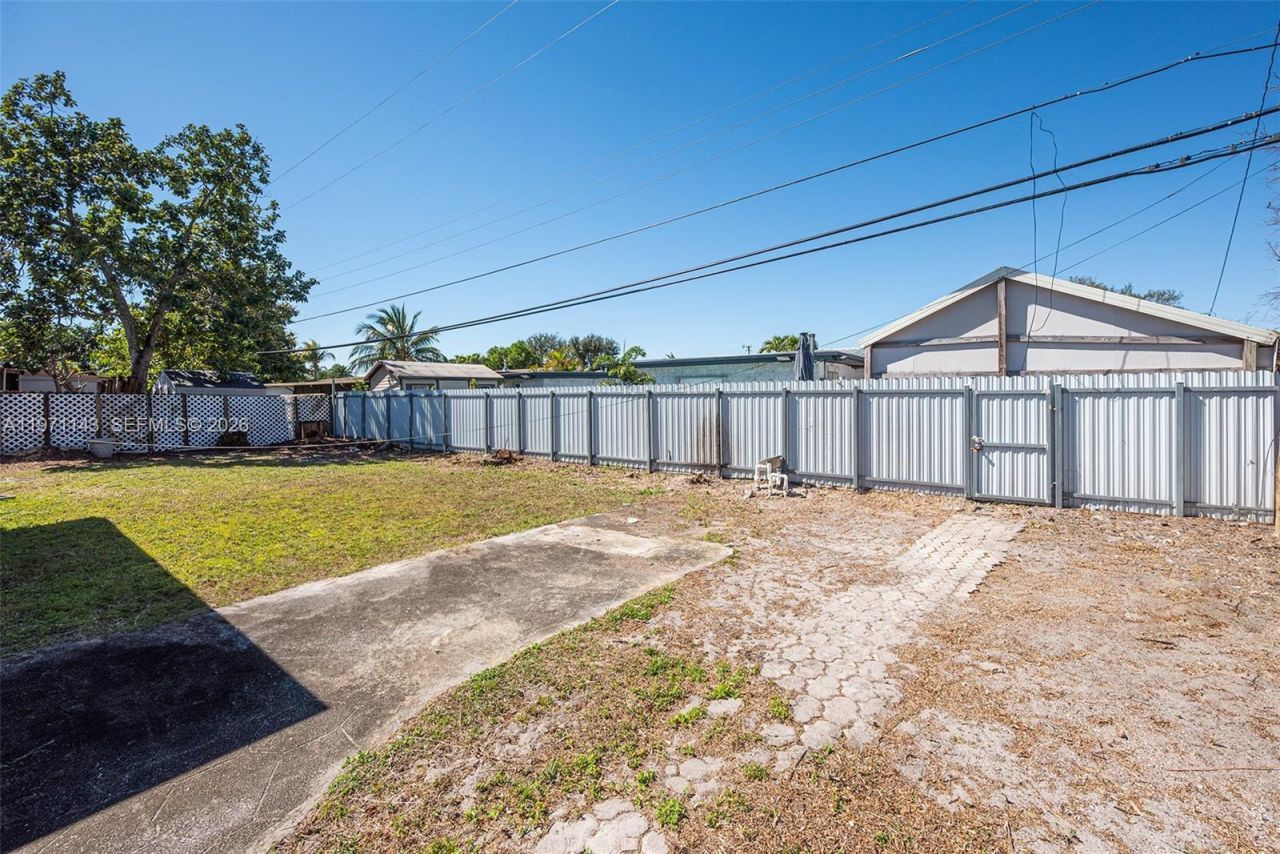 11300 NW 62nd Ave, Hialeah, FL 33012 Photo