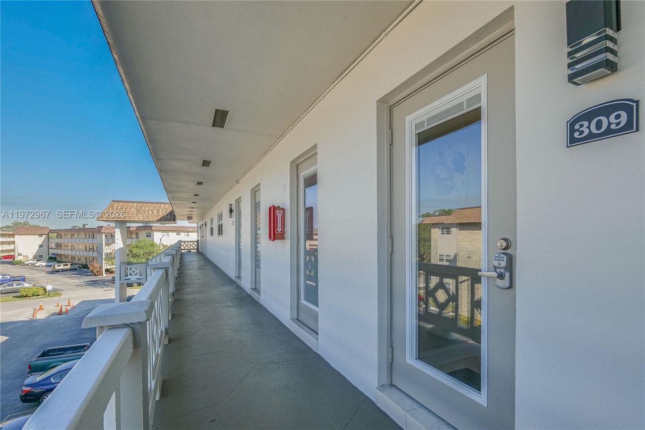 5171 W Oakland Park Blvd , Unit 309, Lauderdale Lakes, FL 33313 Photo