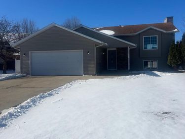 1940 La Casa Lane SE, Owatonna, MN 55060