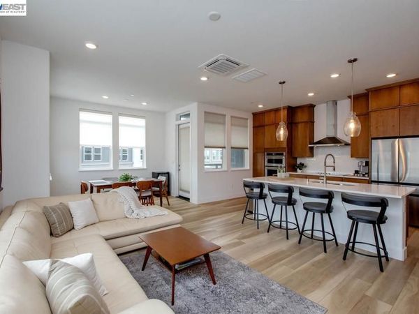 2885 2885 Tradewind Dr, Alameda, CA 94501