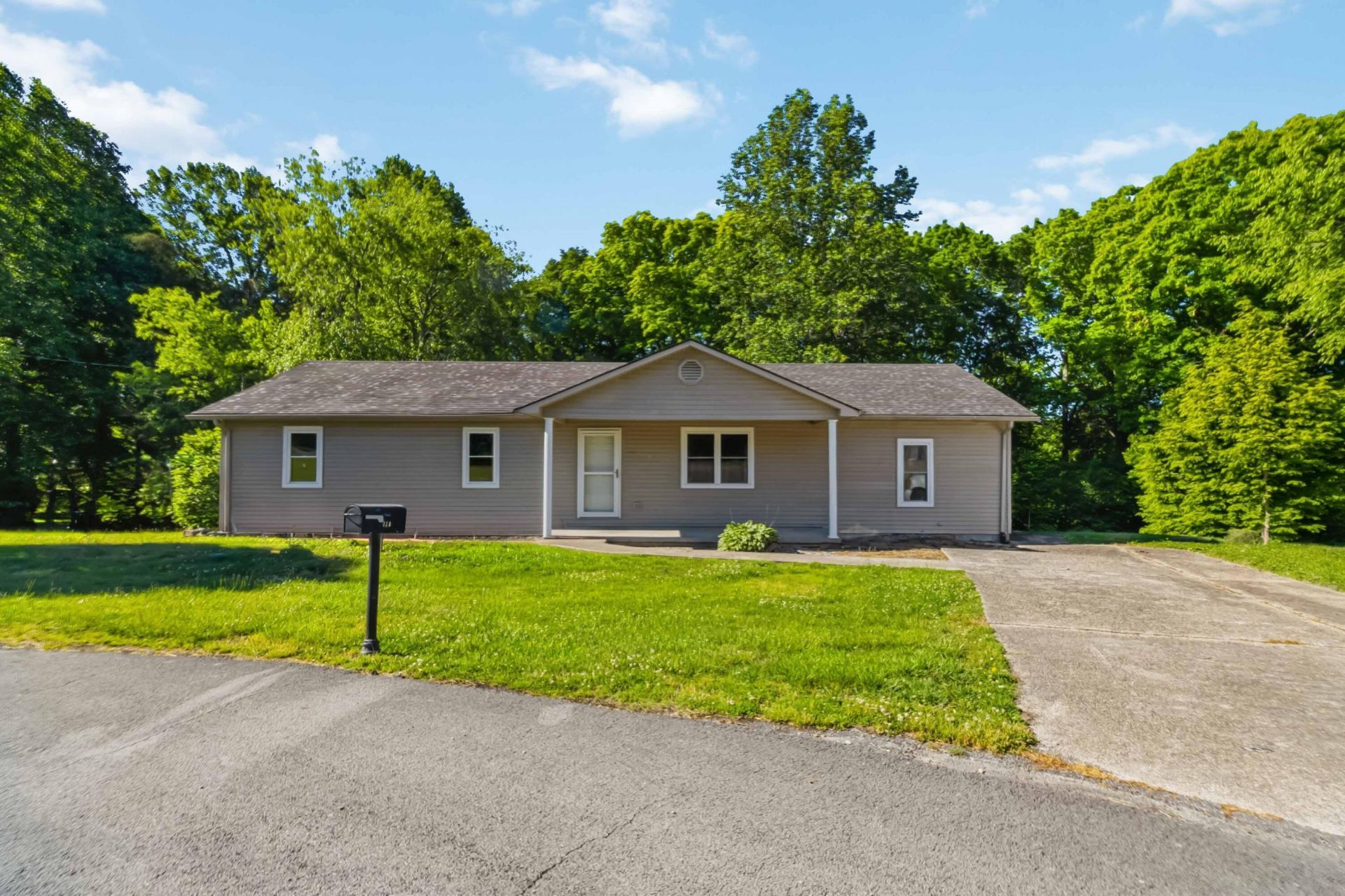 222 Sunrise Landing Road, Russell Springs, KY 42642 Main Photo