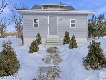 48 Augusta Avenue , Pontiac, MI 48341