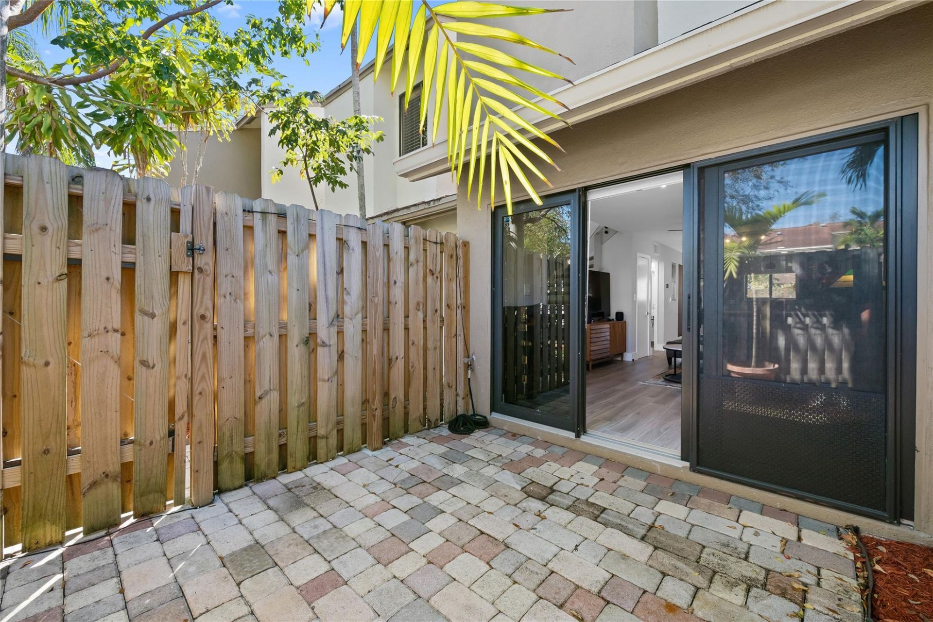 340 City View Drive, Fort Lauderdale, FL 33311 Photo