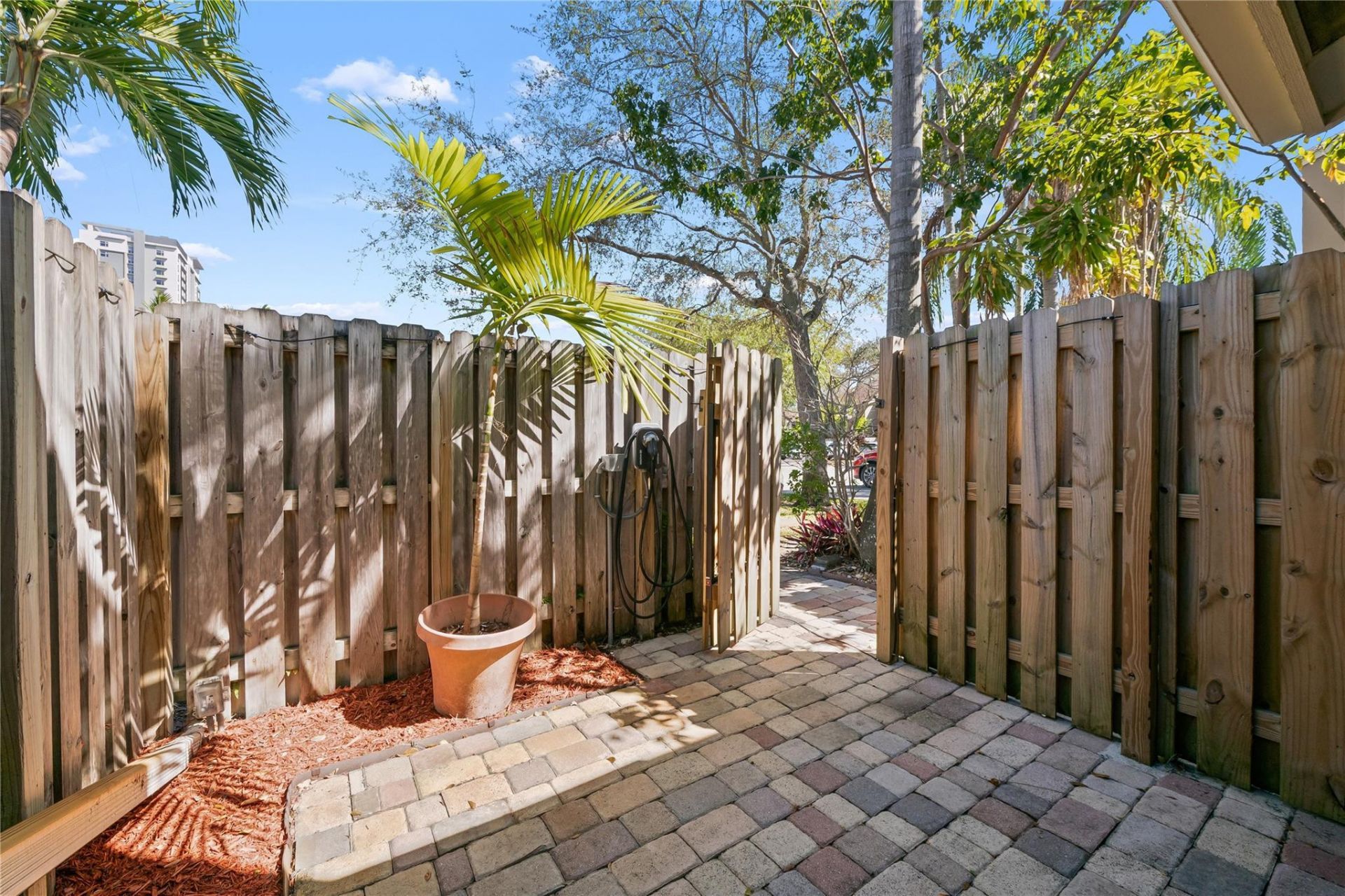 340 City View Drive, Fort Lauderdale, FL 33311 Photo