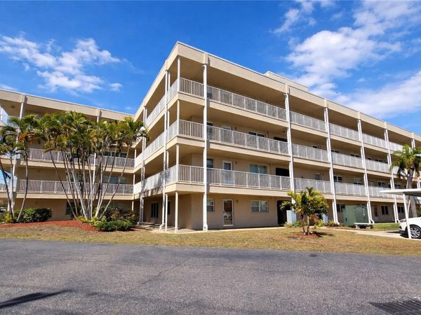 9950 62ND TERRACE N, Unit 319, ST PETERSBURG, FL 33708