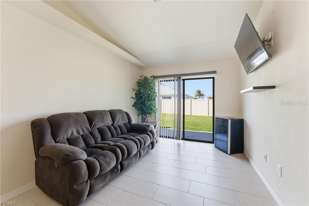 528 SE 5th Place, Cape Coral, FL 33990 Photo