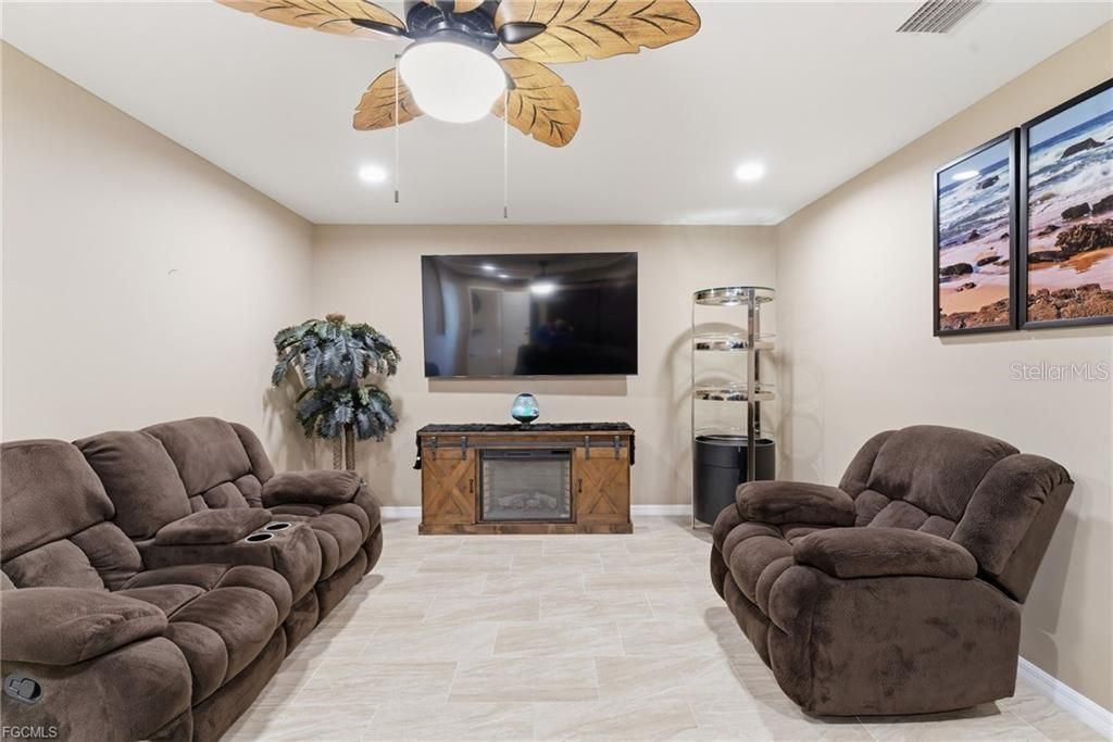 528 SE 5th Place, Cape Coral, FL 33990 Photo