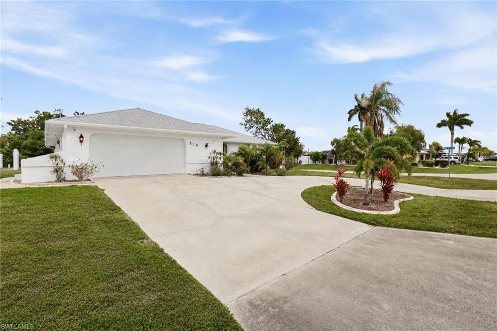 219 SE 16th Ter, Cape Coral, FL 33990 Photo