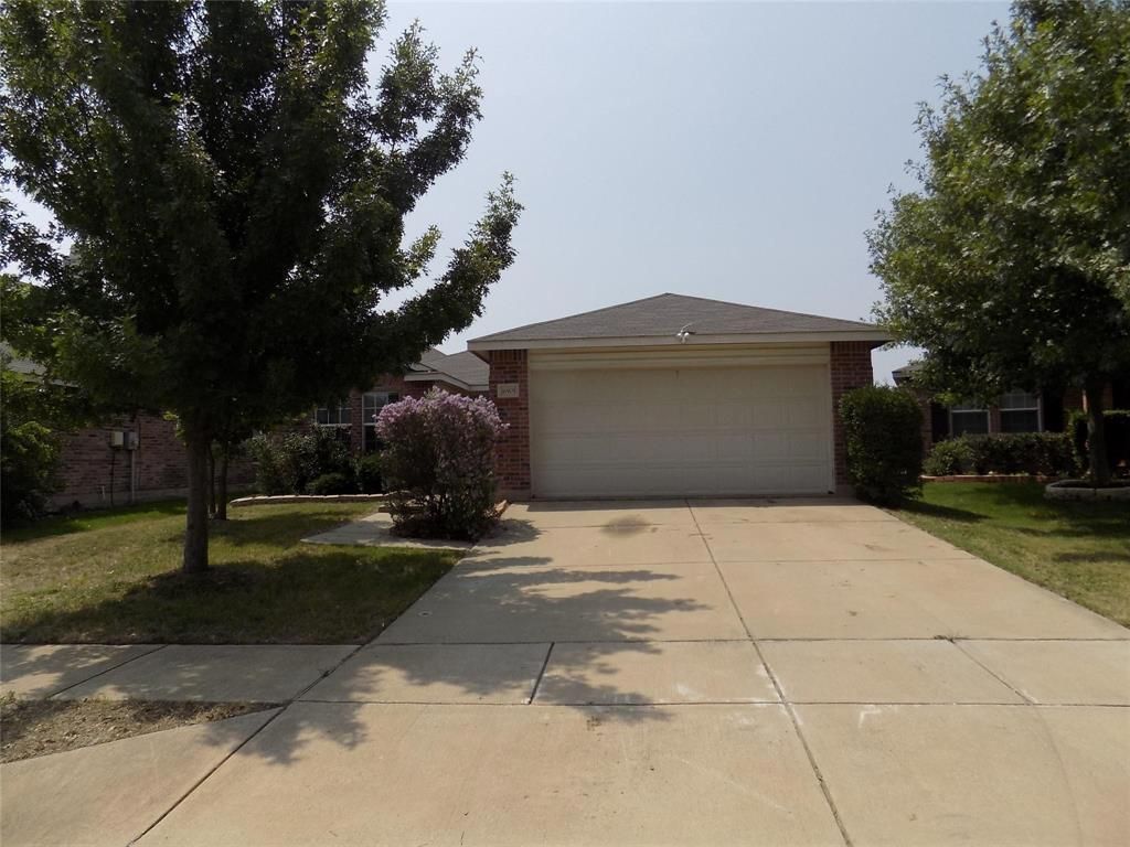 16905 Thorntree Court, Fort Worth, TX 76247 Main Photo