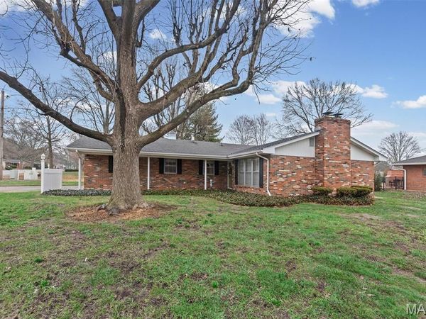 3413 Greenwood Lane, Godfrey, IL 62035