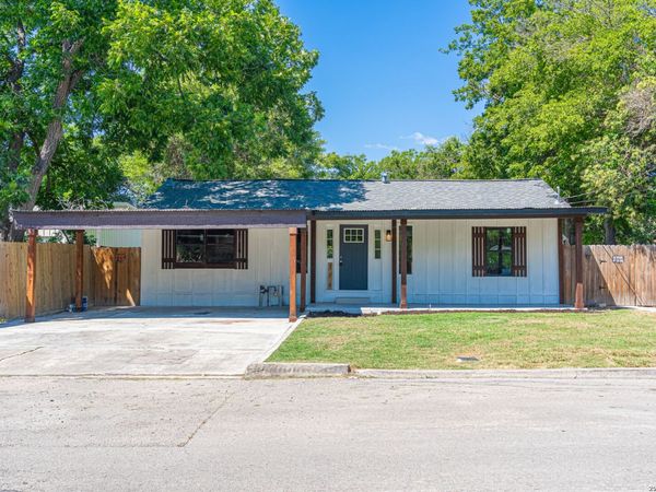 159 S Hackberry Avenue, New Braunfels, TX 78130