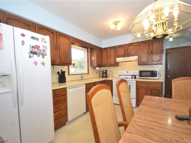 27 E Overdale Drive, Tallmadge, OH 44278 Photo 12