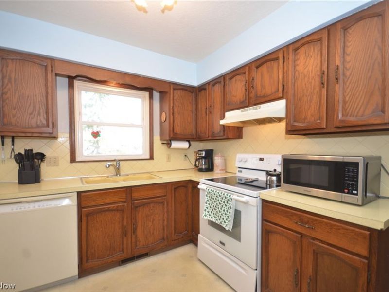 27 E Overdale Drive, Tallmadge, OH 44278 Photo 14