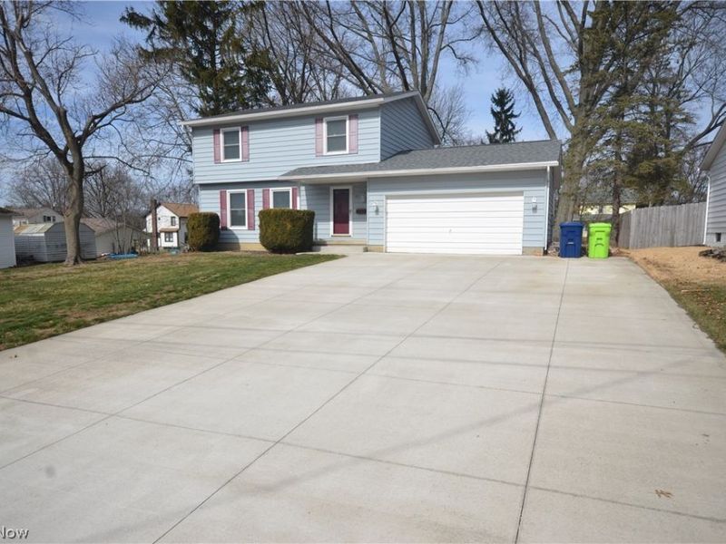 27 E Overdale Drive, Tallmadge, OH 44278 Photo 2